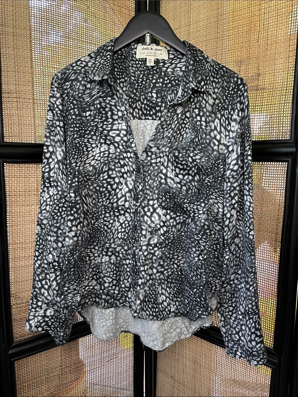 cloth & stone x Anthropologie Black + White V Neck Button-Down Shirt size Large